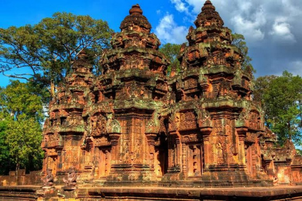 Đền Banteay Srei Đá Hồng Có Đáng Đi Xa? Kiến Trúc Tinh Xảo & Cách Sắp Lịch
