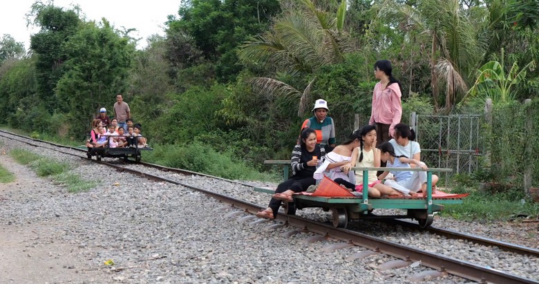 Tàu Tre Bamboo Train Battambang: Trải Nghiệm Thực Tế, Giá Vé & Lưu Ý