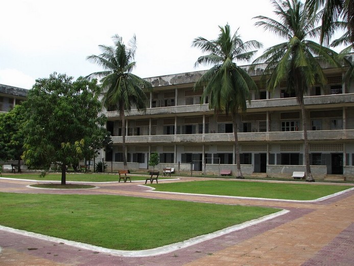 Bảo Tàng Diệt Chủng Tuol Sleng: Lịch Sử Khmer Đỏ Và Lưu Ý Khi Tham Quan