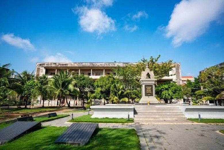 Bảo Tàng Diệt Chủng Tuol Sleng: Lịch Sử Khmer Đỏ Và Lưu Ý Khi Tham Quan