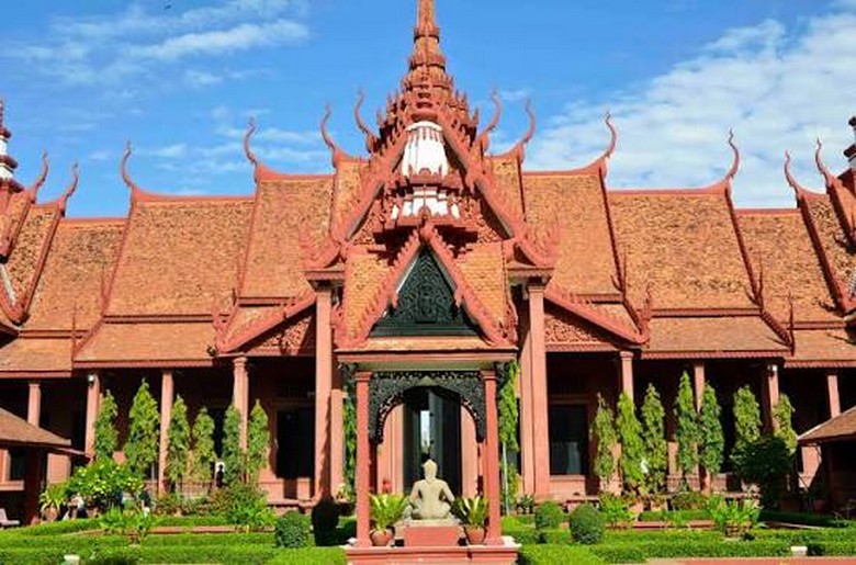 Bảo Tàng Quốc Gia Phnom Penh Lưu Giữ Gì? Cổ Vật Khmer Và Lưu Ý Tham Quan