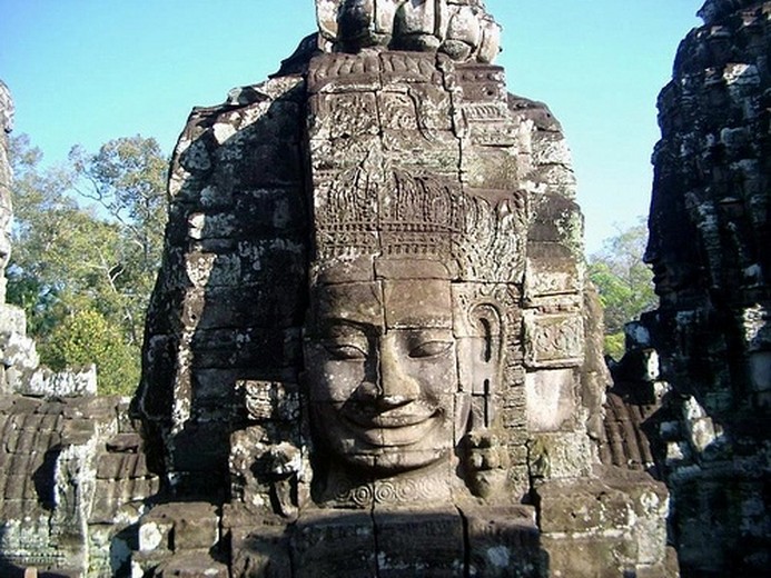 Đền Bayon Angkor Thom: Hàng Trăm Khuôn Mặt Đá Bí Ẩn & Ý Nghĩa Kiến Trúc