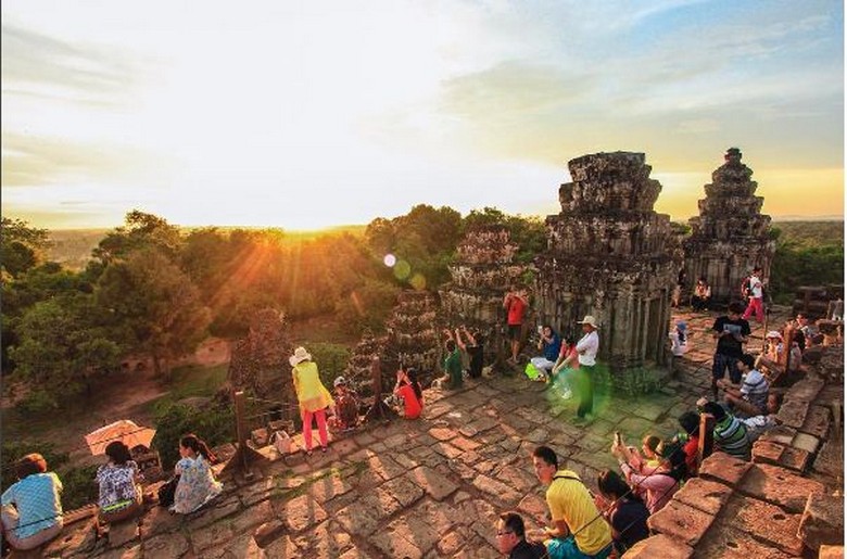 Phnom Bakheng: Điểm Ngắm Hoàng Hôn Đẹp Nhất Angkor? Khung Giờ & Cách Lên