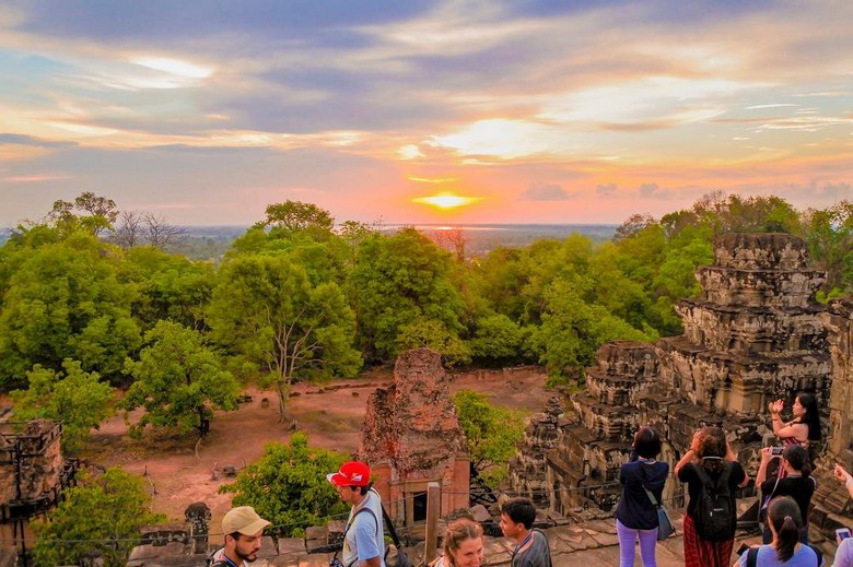 Phnom Bakheng: Điểm Ngắm Hoàng Hôn Đẹp Nhất Angkor? Khung Giờ & Cách Lên