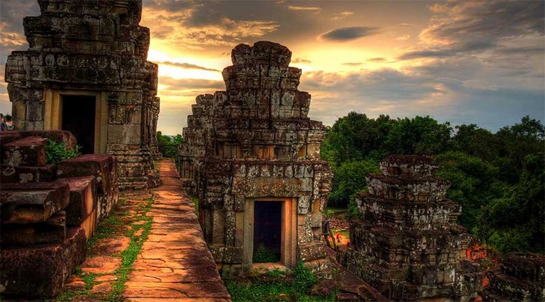 Phnom Bakheng: Điểm Ngắm Hoàng Hôn Đẹp Nhất Angkor? Khung Giờ & Cách Lên