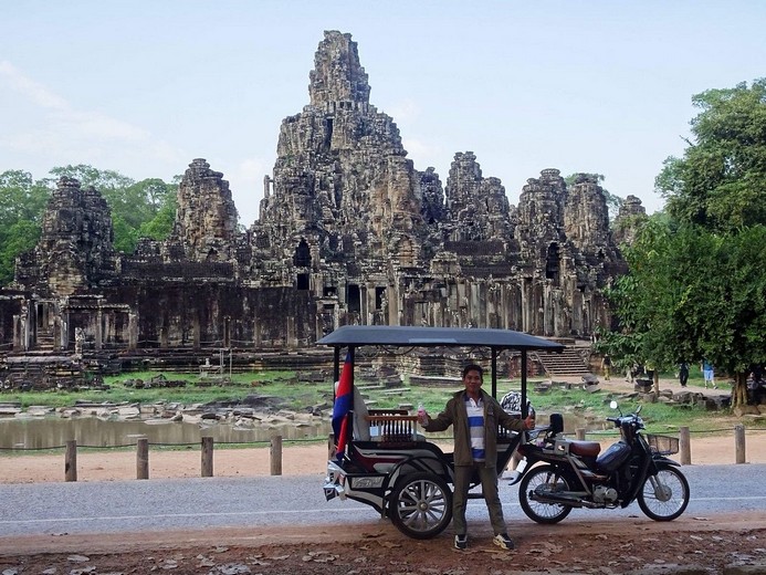 Mẹo Thuê Tuk Tuk Đi Quanh Angkor Cả Ngày: Giá Tham Khảo & Cách Trả Giá
